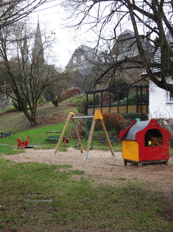 Der Spielplatz im Sichtbereich des Salons